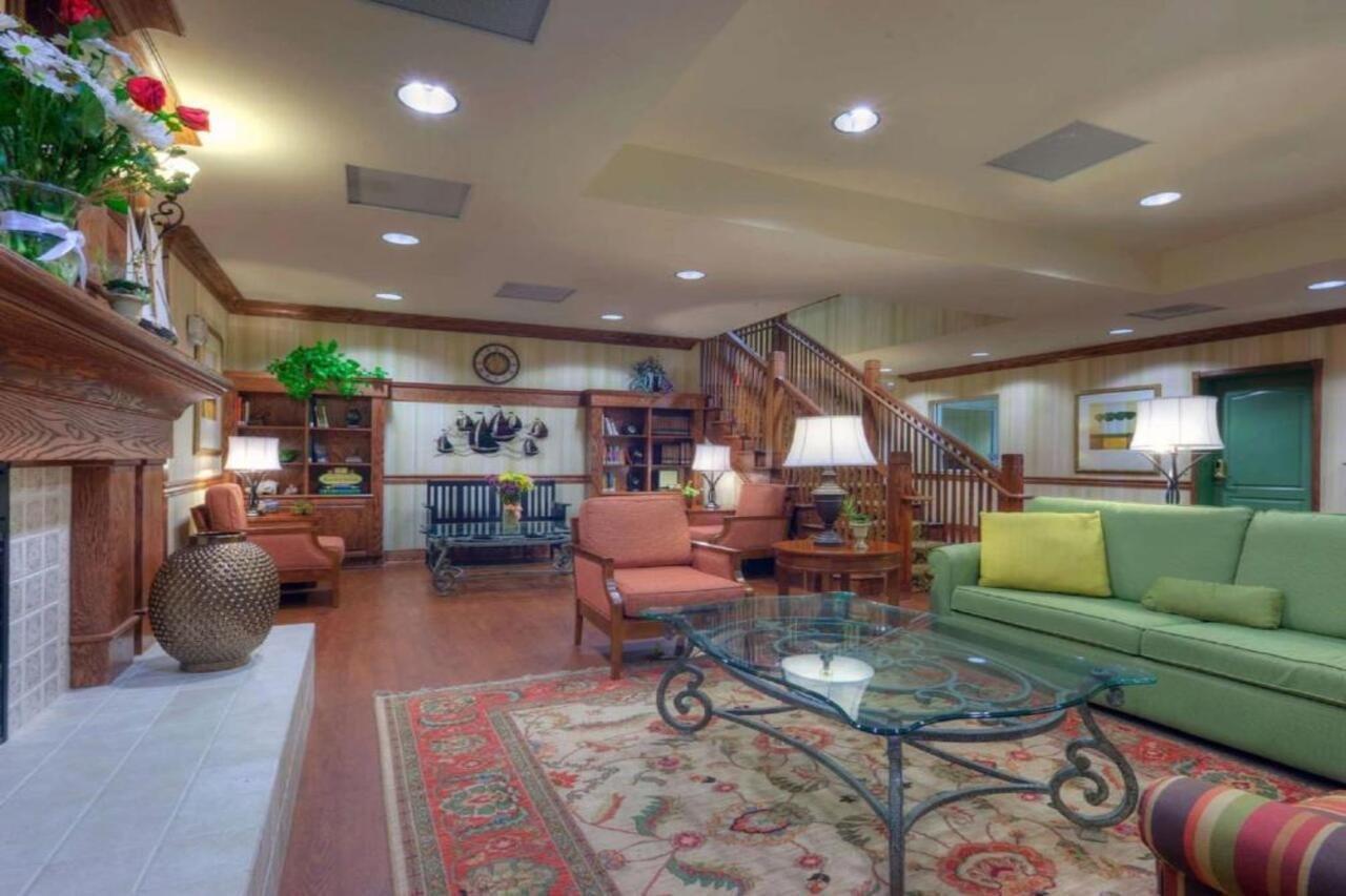 Country Inn & Suites By Radisson, Fredericksburg, Va ภายนอก รูปภาพ