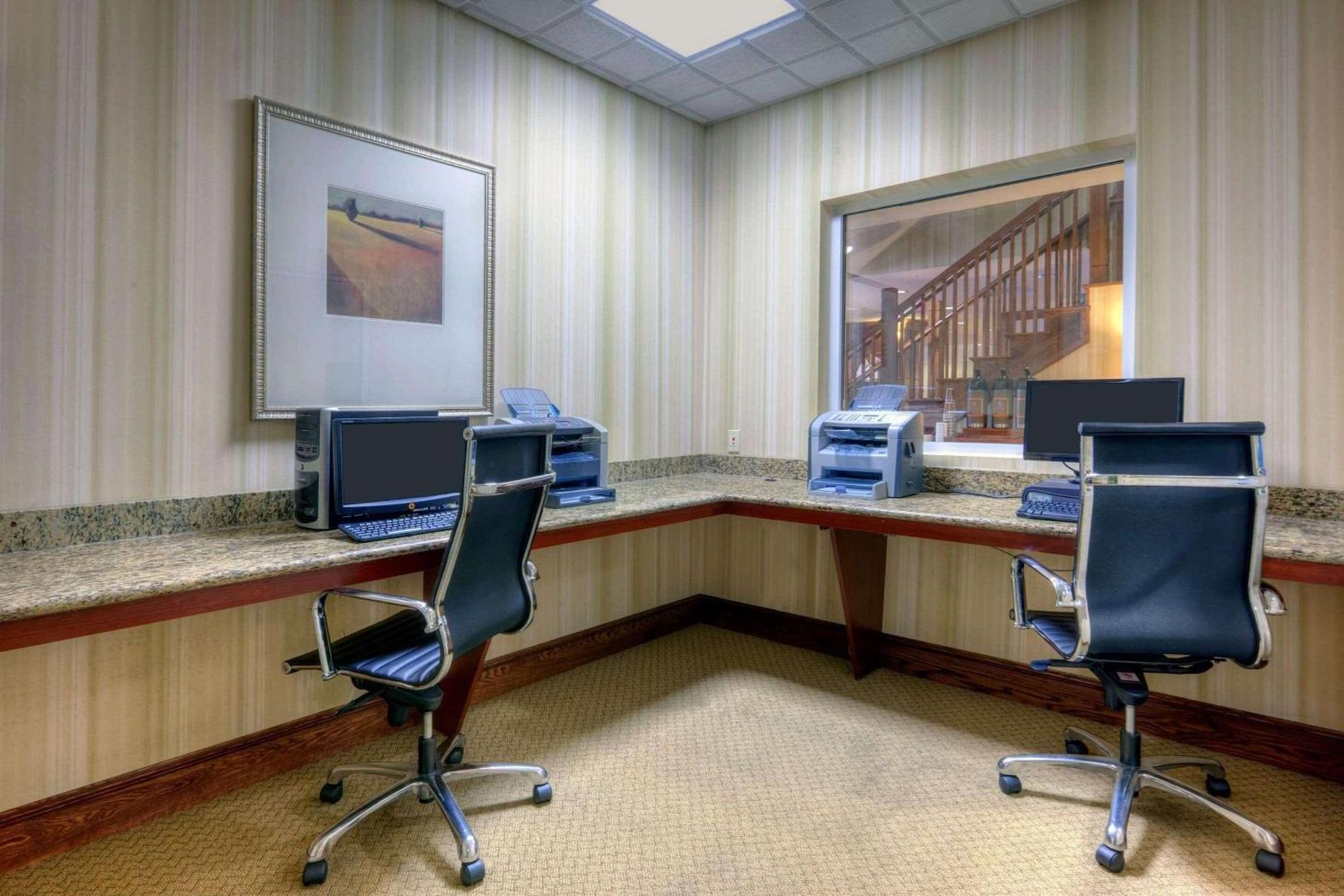 Country Inn & Suites By Radisson, Fredericksburg, Va ภายนอก รูปภาพ