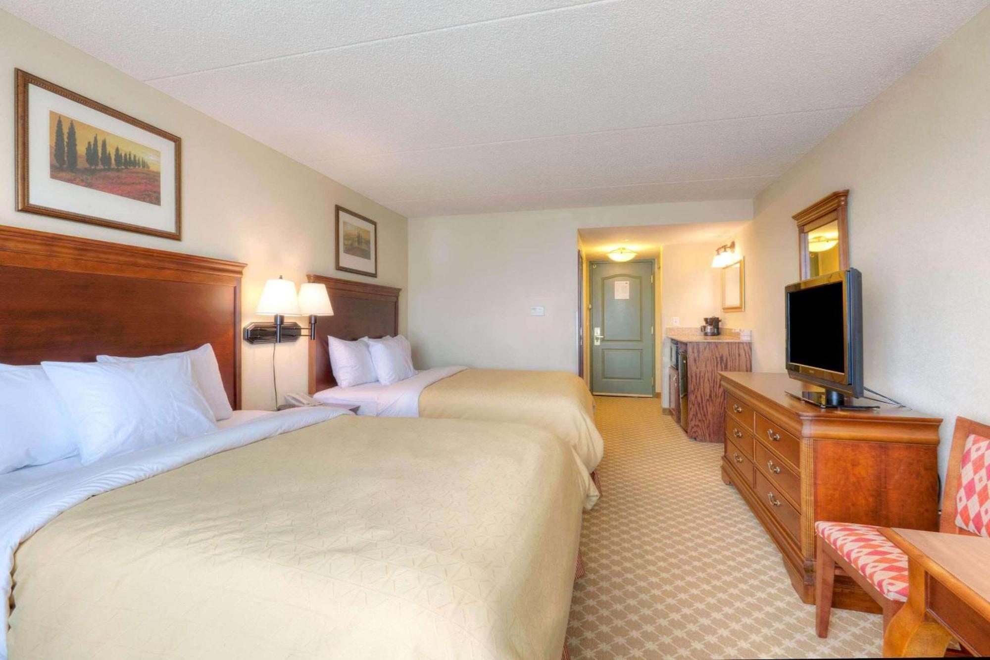 Country Inn & Suites By Radisson, Fredericksburg, Va ภายนอก รูปภาพ