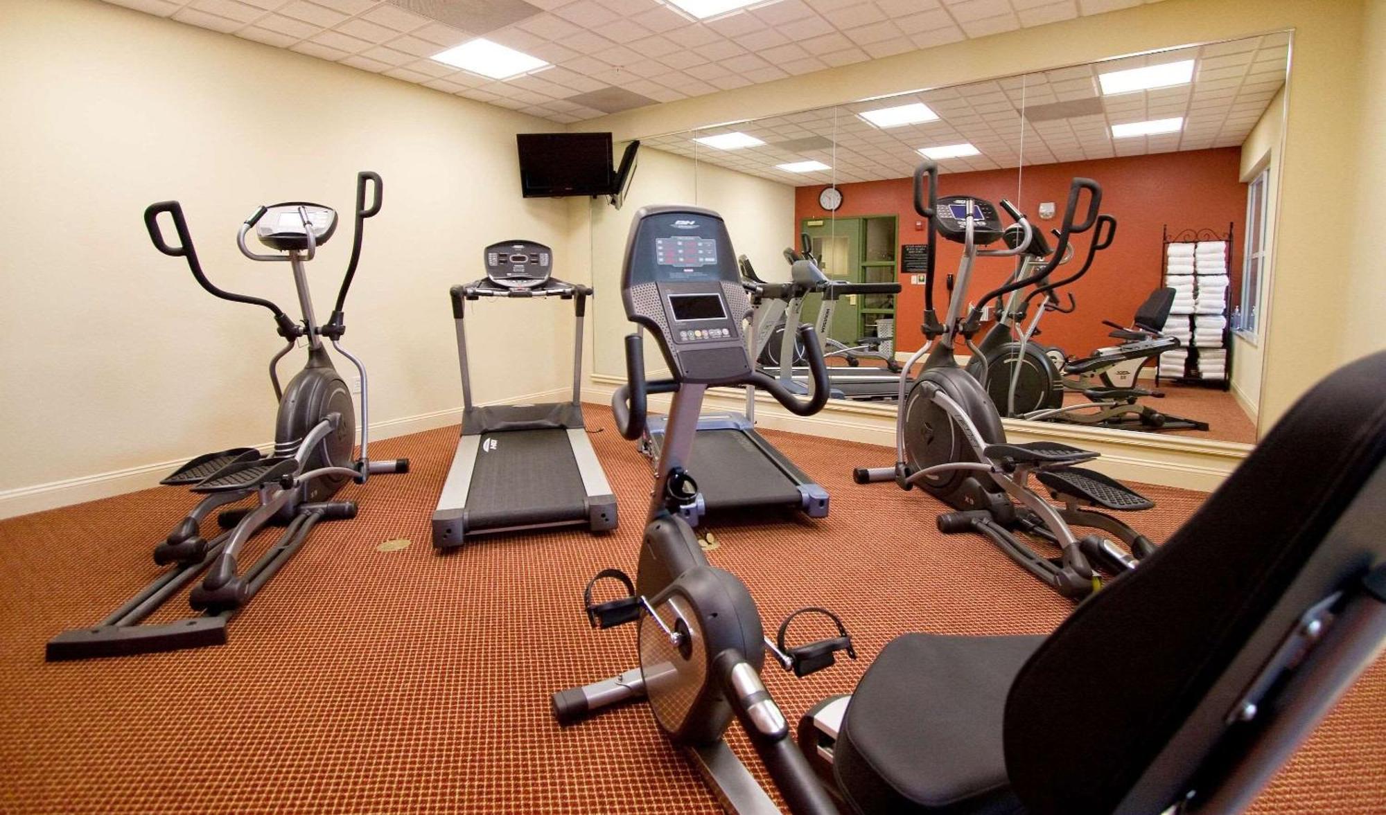 Country Inn & Suites By Radisson, Fredericksburg, Va ภายนอก รูปภาพ