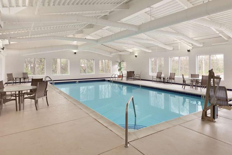 Country Inn & Suites By Radisson, Fredericksburg, Va ภายนอก รูปภาพ