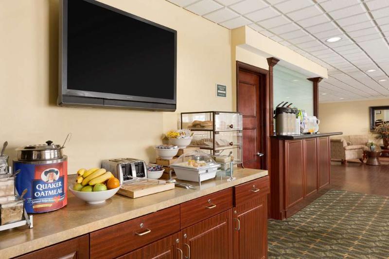 Country Inn & Suites By Radisson, Fredericksburg, Va ภายนอก รูปภาพ