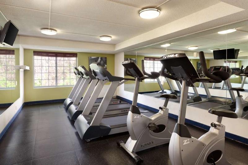 Country Inn & Suites By Radisson, Fredericksburg, Va ภายนอก รูปภาพ