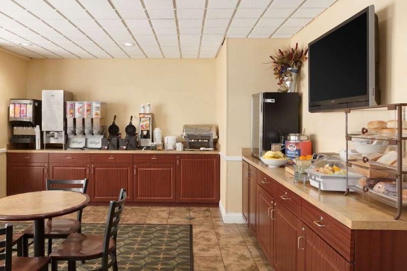 Country Inn & Suites By Radisson, Fredericksburg, Va ภายนอก รูปภาพ