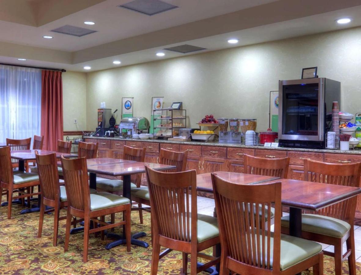 Country Inn & Suites By Radisson, Fredericksburg, Va ภายนอก รูปภาพ